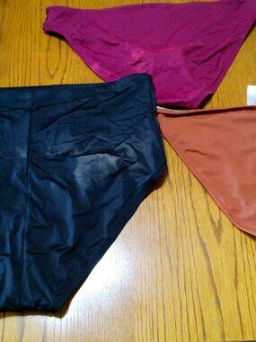 3 PC SWIM BOTTLES NEW WITHOUT TAGS SIZE XL